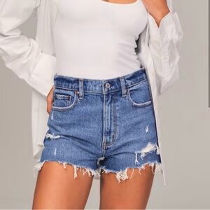 Abercrombie & Fitch Curve Love high rise mom shorts // 28